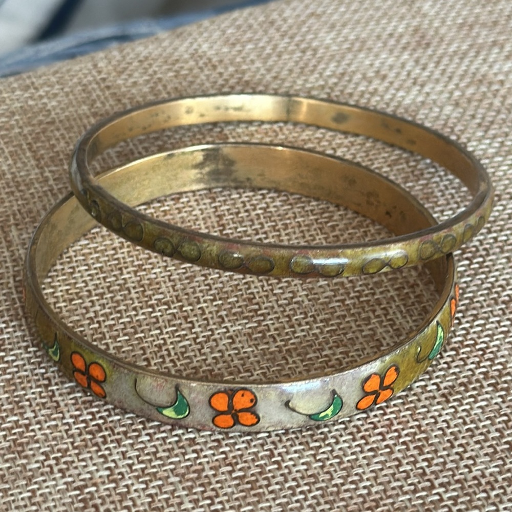 Pair if beautiful vintage bangle bracelets brass and enamel orange and green - Picture 2 of 14
